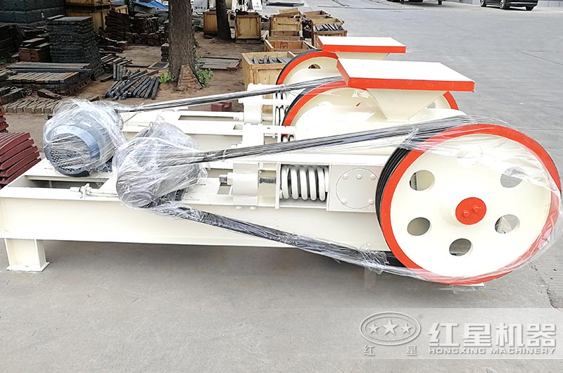 小型對輥制砂機(jī)實拍圖
