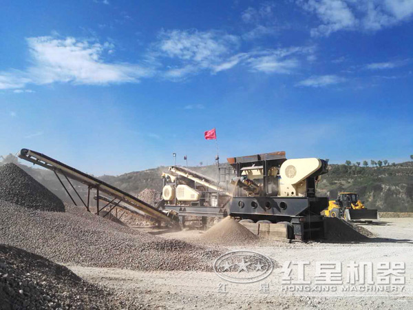 運(yùn)用于礦山建筑的移動破碎機(jī)