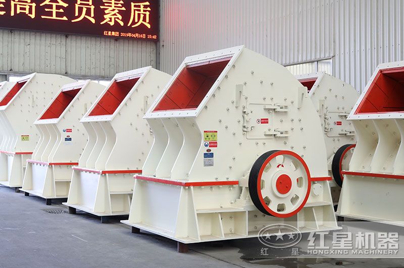 時(shí)產(chǎn)300噸碎石機(jī)：錘式破碎機(jī)，碎石一次成型